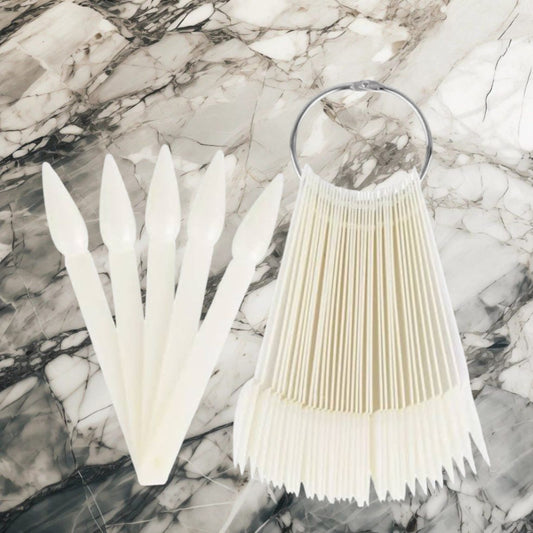 Muestrario blanco o transparente de uñas